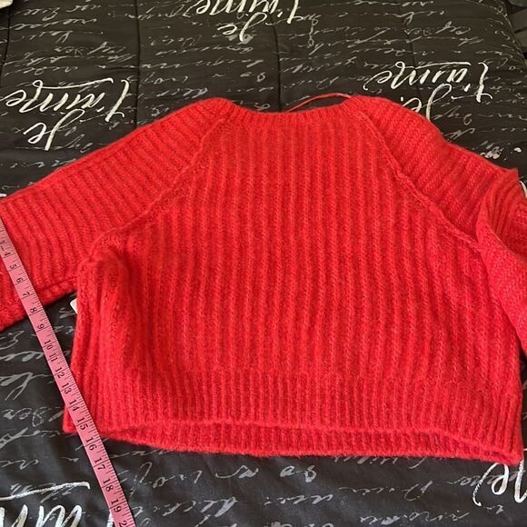NWT FREE PEOPLE fuzzy textured pullover red L - Picture 9 of 9
